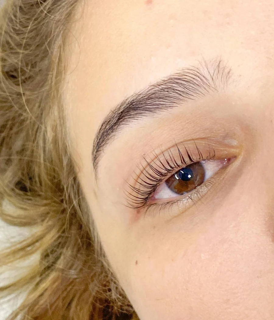 Finalização natural de lash lifting